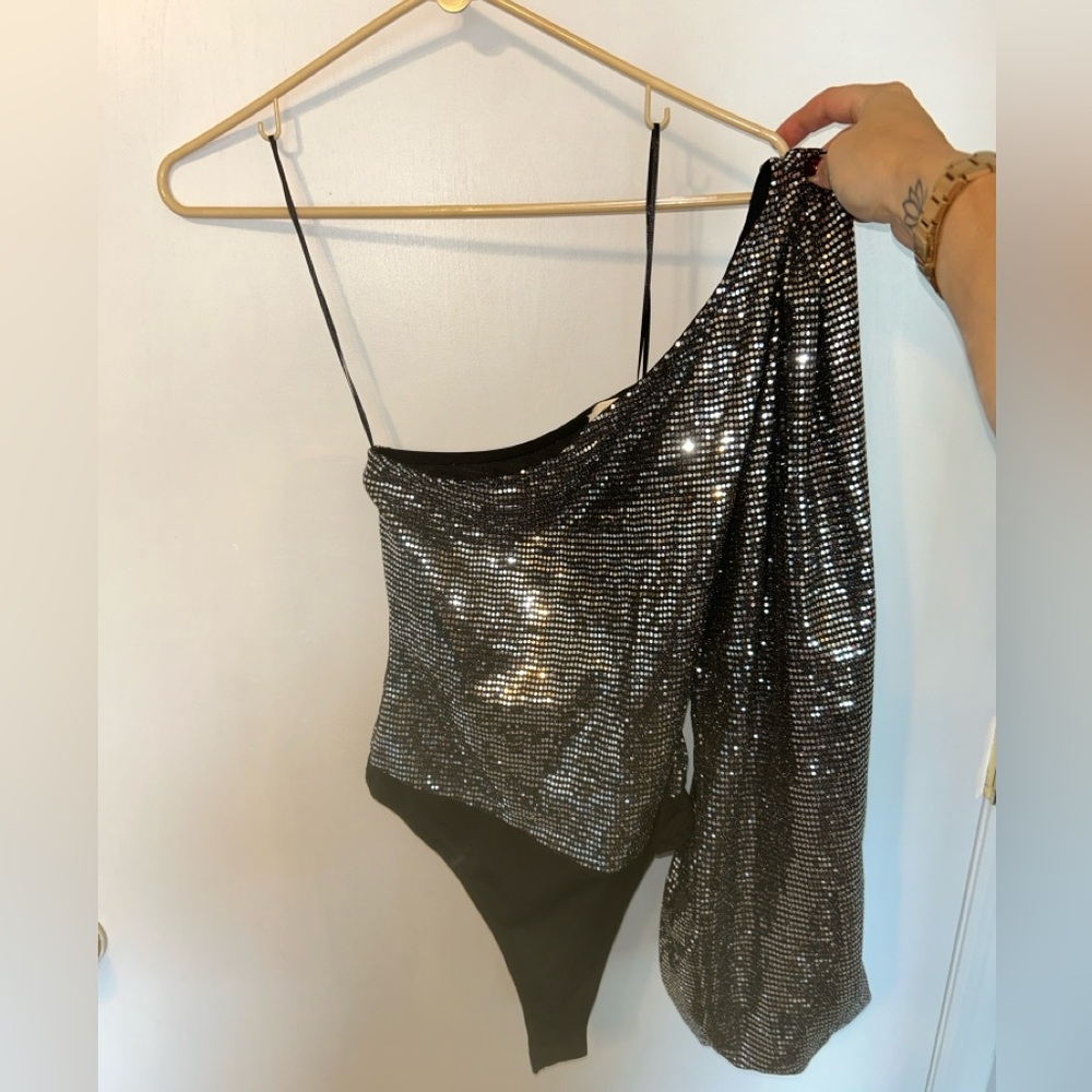 One sleeve body suit